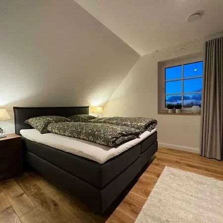 Homeport Ruegen Ferienhaus *